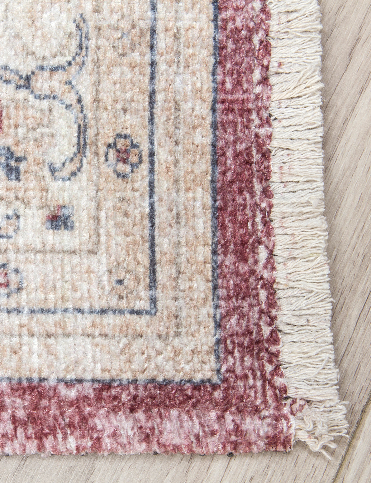Modena Shiraz rug, 240 x 330 cm size